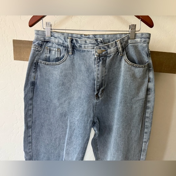 Shein|Light Blue Denim Jeans in straight leg with side slit•••High rise Large - Picture 3 of 12
